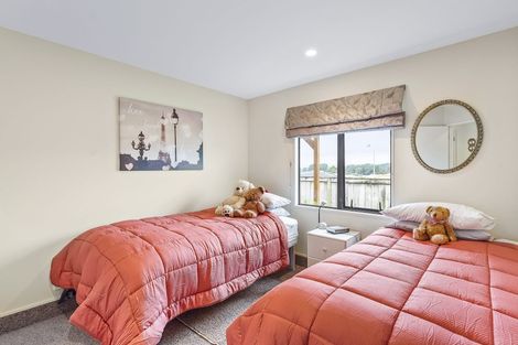 Photo of property in 29 Crown Hill, Paraparaumu, 5032