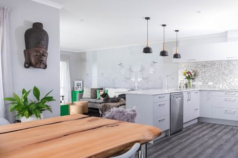 Photo of property in 2 Oscar Place, Whitianga, 3510