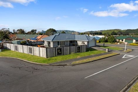 Photo of property in 28 Realm Drive, Paraparaumu, 5032