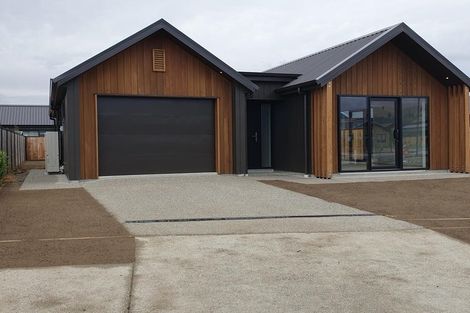 Photo of property in 18 Vintage Drive, Henderson, Auckland, 0612