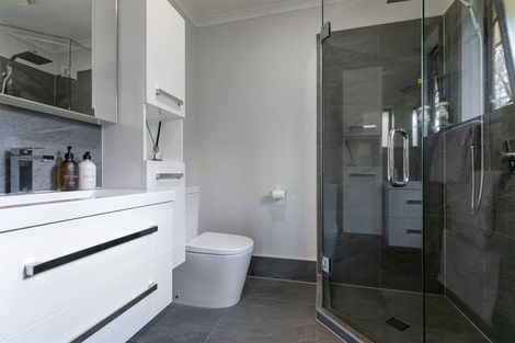 Photo of property in 47 San Marino Drive West, Henderson, Auckland, 0612