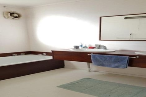 Photo of property in 20 Quigley Street, Newlands, Wellington, 6037