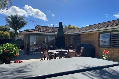 Photo of property in 7 Donzella Place, Conifer Grove, Takanini, 2112