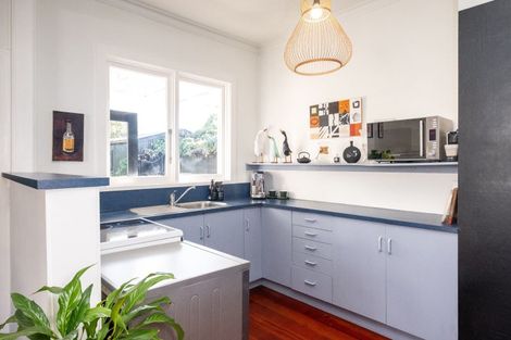 Photo of property in 111 Duchess Crescent, Mayfair, Hastings, 4122