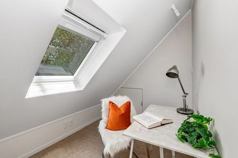 Photo of property in 1/1 Tern Place, Unsworth Heights, Auckland, 0632