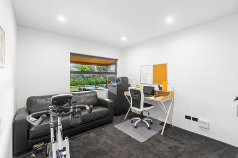 Photo of property in 6 Piper Way, Glen Avon, New Plymouth, 4312