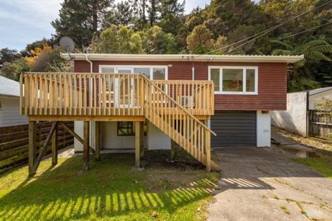 Photo of property in 15 James Grove, Stokes Valley, Lower Hutt, 5019