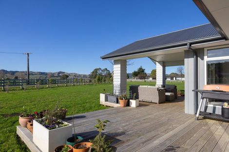 Photo of property in 1 Ashgrove Lane, Ashhurst, Palmerston North, 4470