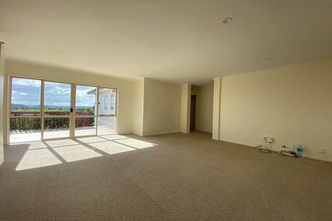 Photo of property in 8 Canary Place, Unsworth Heights, Auckland, 0632