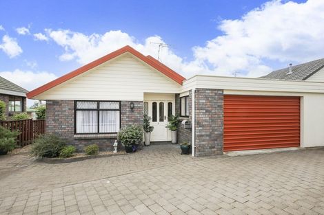 Photo of property in 2/100 Beerescourt Road, Beerescourt, Hamilton, 3200