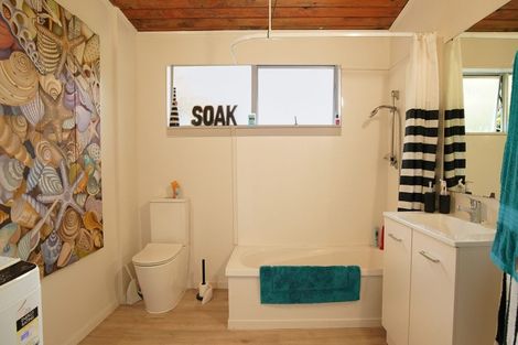 Photo of property in 32 Te Moana Road, Waikanae Beach, Waikanae, 5036