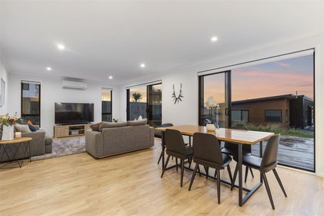 Photo of property in 9 Tawatawa Street, Long Bay, Auckland, 0630