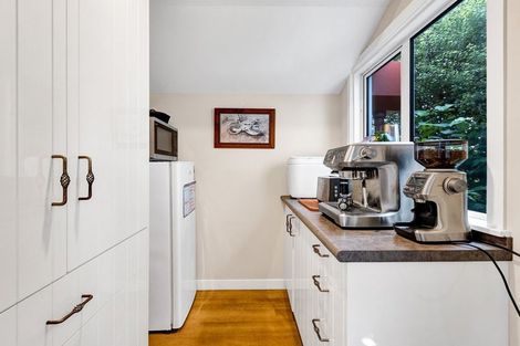 Photo of property in 4 Price Street, Westown, New Plymouth, 4310