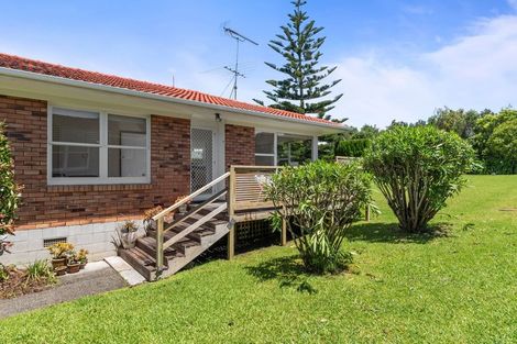 Photo of property in 2/5 Margaret Place, Milford, Auckland, 0620