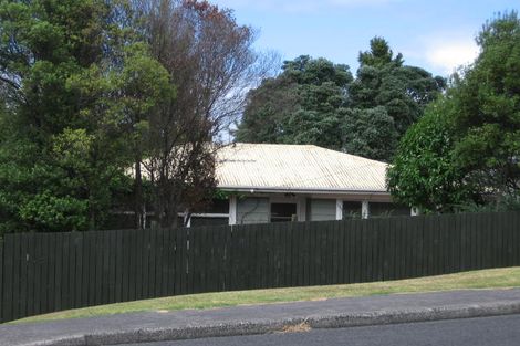 Photo of property in 26 Avonleigh Road, Green Bay, Auckland, 0604