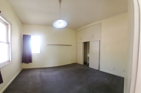 Photo of property in 16 Edinburgh Terrace, Berhampore, Wellington, 6023