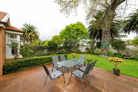 Photo of property in 4 The Oaks, Awapuni, Palmerston North, 4412