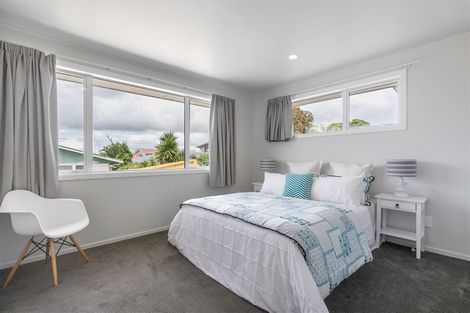 Photo of property in 52 Sycamore Drive, Sunnynook, Auckland, 0620