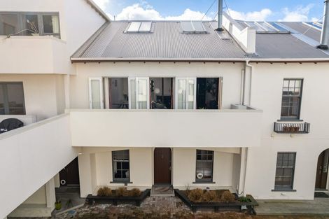 Photo of property in 2/12 Little George Street, Thorndon, Wellington, 6011