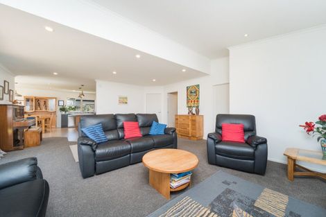 Photo of property in 6 Silkwood Place, Fitzherbert, Palmerston North, 4410