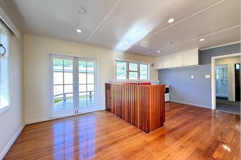 Photo of property in 11 Winara Avenue, Waikanae, 5036