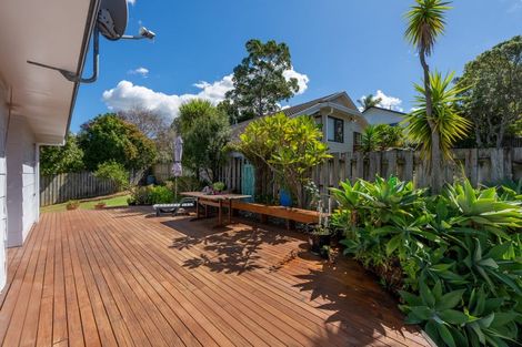 Photo of property in 1/10 Atlantis Place, Totara Vale, Auckland, 0629