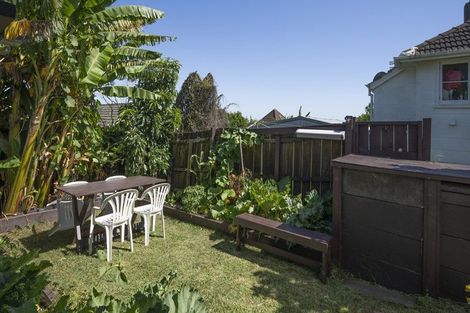 Photo of property in 32 Roseman Avenue, Mount Roskill, Auckland, 1041