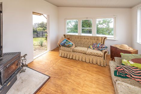 Photo of property in 157 Cornfoot Street, Castlecliff, Whanganui, 4501
