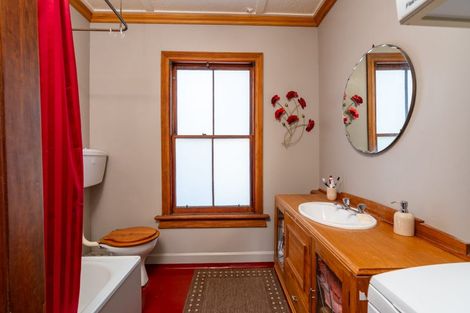 Photo of property in 30 Roxburgh Street, Mount Victoria, Wellington, 6011