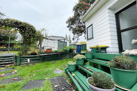Photo of property in 37 Borich Road, Sunnyvale, Auckland, 0612