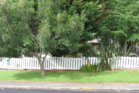 Photo of property in 8 Claverdon Drive, Massey, Auckland, 0614