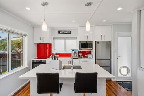 Photo of property in 30 Beazley Avenue, Paparangi, Wellington, 6037