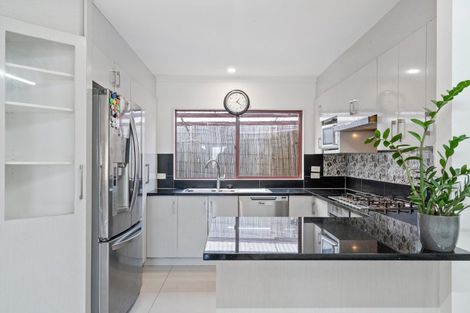 Photo of property in 73 Rathmar Drive, Manurewa, Auckland, 2105