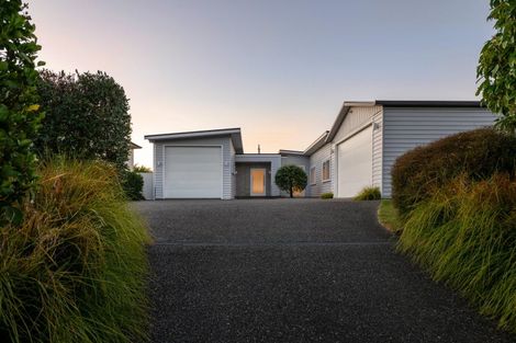 Photo of property in 30 Angela Place, Kinloch, Taupo, 3377