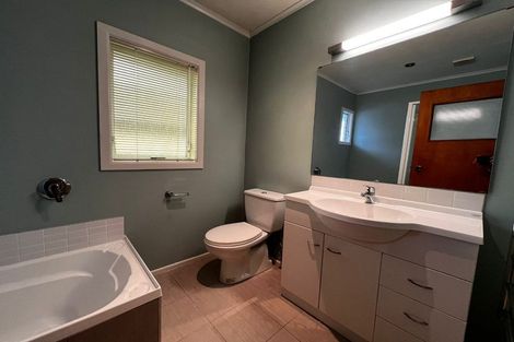 Photo of property in 33 Durham Street, Te Atatu Peninsula, Auckland, 0610