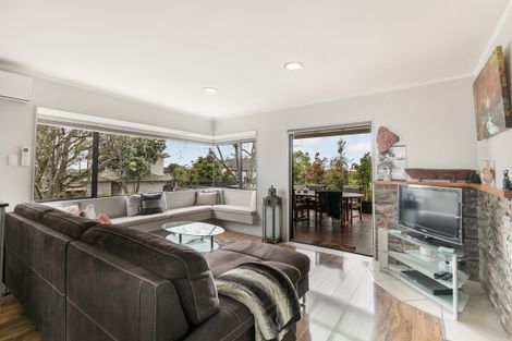 Photo of property in 1/47 Knights Road, Rothesay Bay, Auckland, 0630