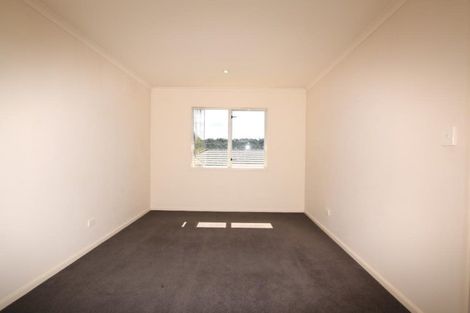 Photo of property in 74 George Deane Place, Greenhithe, Auckland, 0632