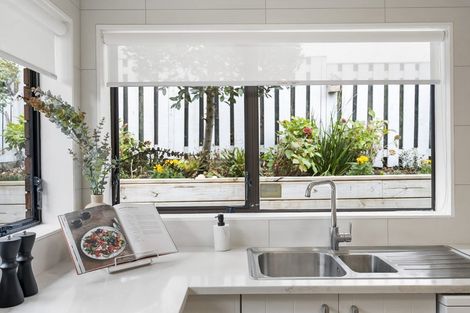 Photo of property in 1/233 Eskdale Road, Birkenhead, Auckland, 0626