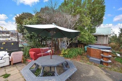 Photo of property in Elm Lodge Backpackers, 74 Elm Row, Dunedin Central, Dunedin, 9016