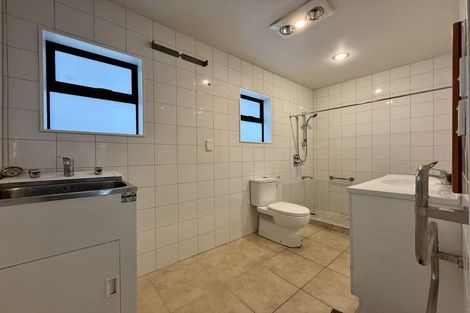 Photo of property in 6 Durham Street, Te Atatu Peninsula, Auckland, 0610