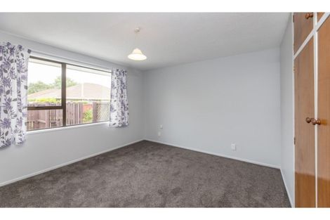 Photo of property in 2/8a Salford Avenue, Redwood, Christchurch, 8051