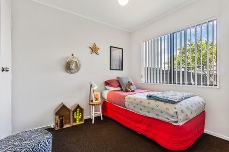 Photo of property in 1/13 Maplesden Drive, Clendon Park, Auckland, 2103