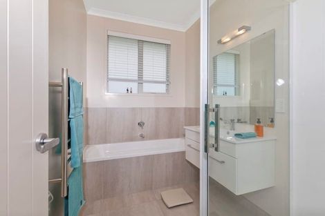 Photo of property in 5 Laly Haddon Place, Matakana, Warkworth, 0985