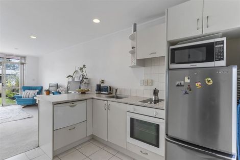 Photo of property in 2c/20 Ian Marwick Place, Birkenhead, Auckland, 0626