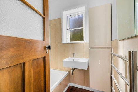 Photo of property in 63 Kiwi Road, Point Chevalier, Auckland, 1022