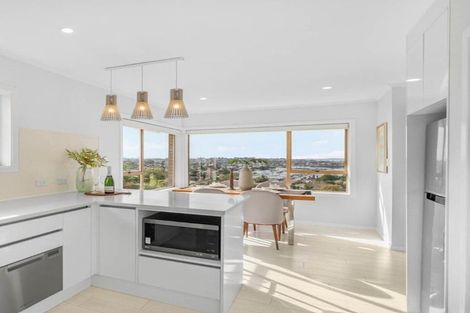 Photo of property in 611b Glenfield Road, Totara Vale, Auckland, 0629