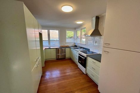 Photo of property in 15 Pine Avenue, Henderson, Auckland, 0612
