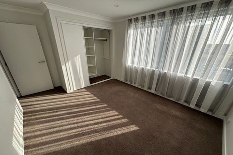 Photo of property in 10 Rauriki Lane, Rosehill, Papakura, 2113