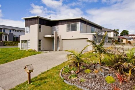 Photo of property in 3 Harrowglen Drive, Northcross, Auckland, 0632