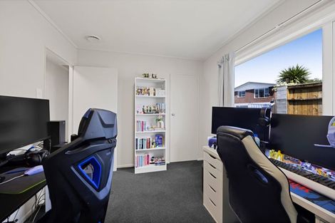 Photo of property in 6 Camellia Avenue, Bell Block, New Plymouth, 4312